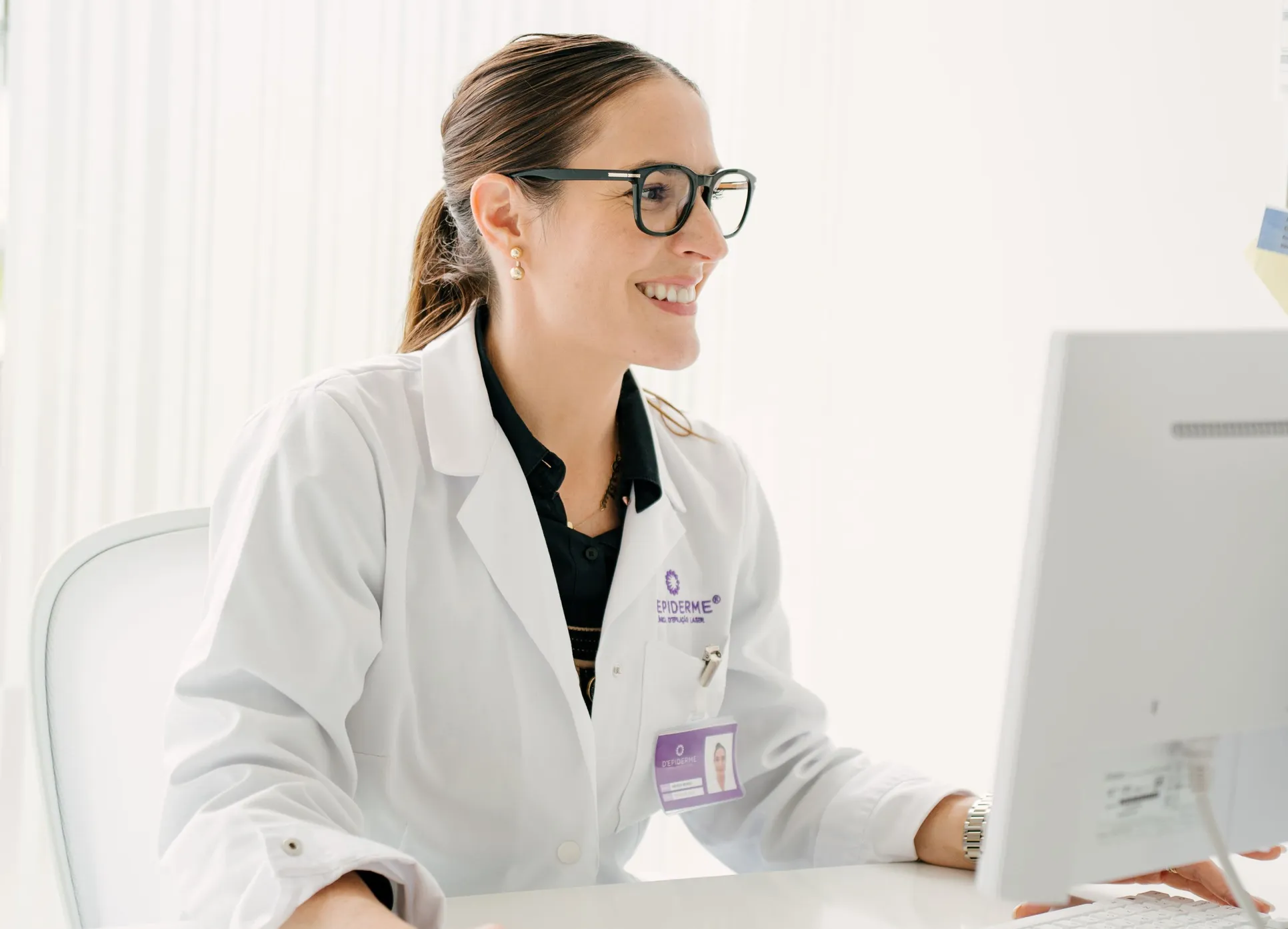 Depiderme health professional at a computer in the clinic