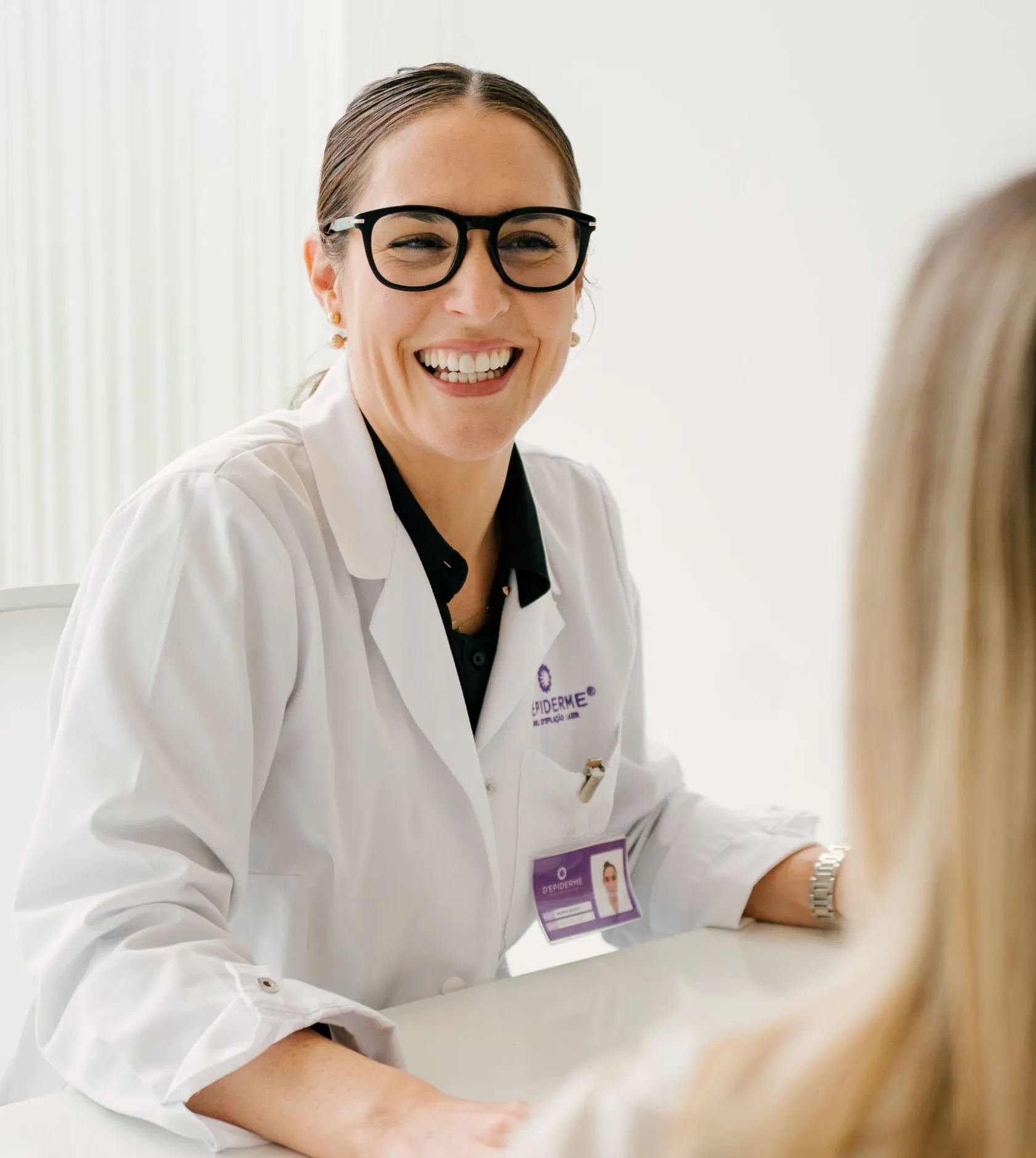 Depiderme professional during a consultation